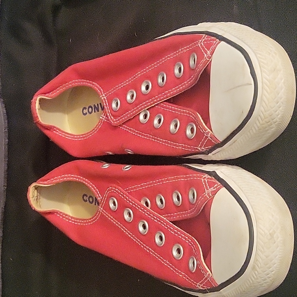 Red converses